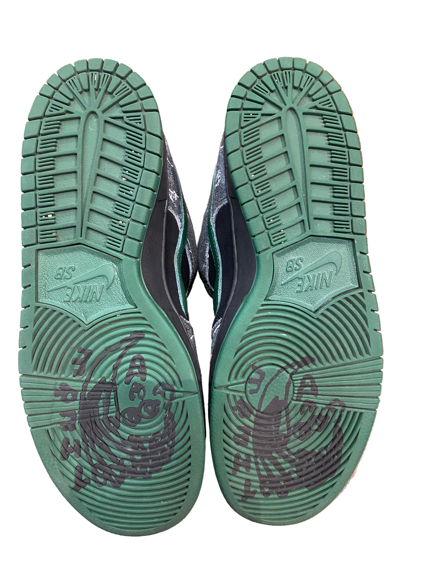 Preowned Nike SB Dunk Low There Skateboard Sz. 9.5