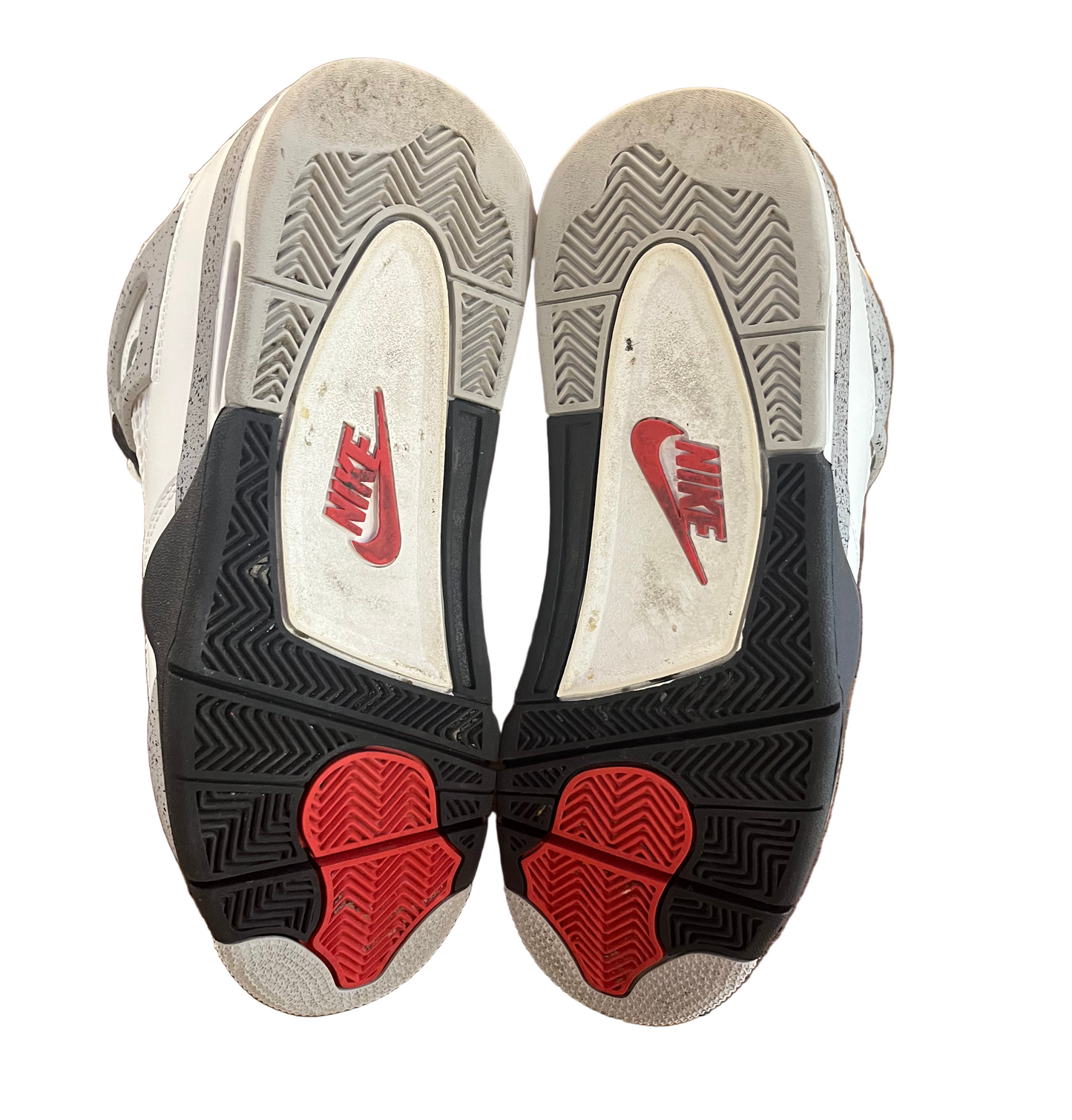 Preowned Jordan 4 Retro White Cement (2025) sz. 9.5