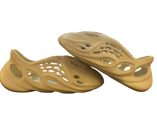 Preowned adidas Yeezy Foam RNR Sand Sz. 11