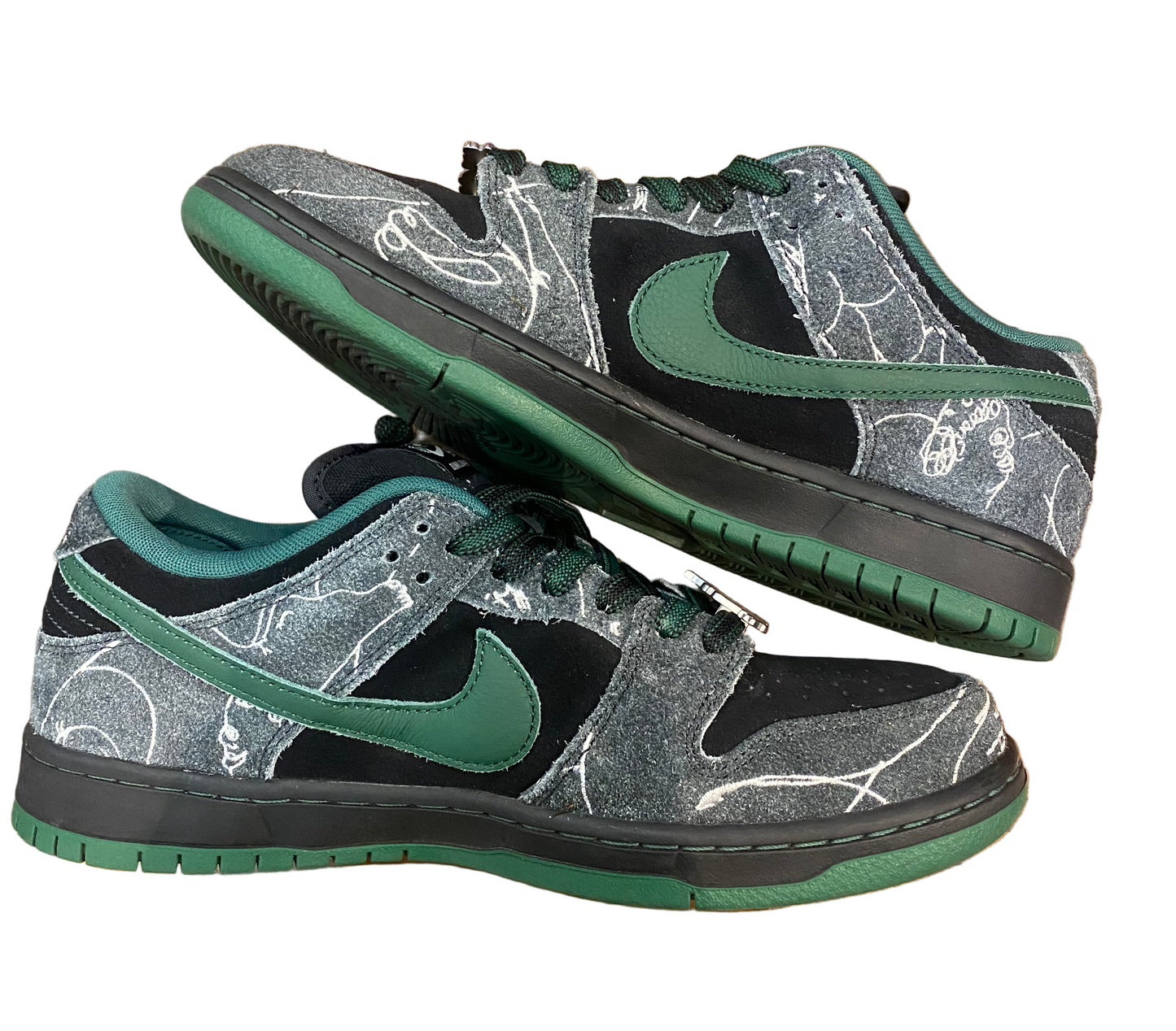 Preowned Nike SB Dunk Low There Skateboard Sz. 9.5