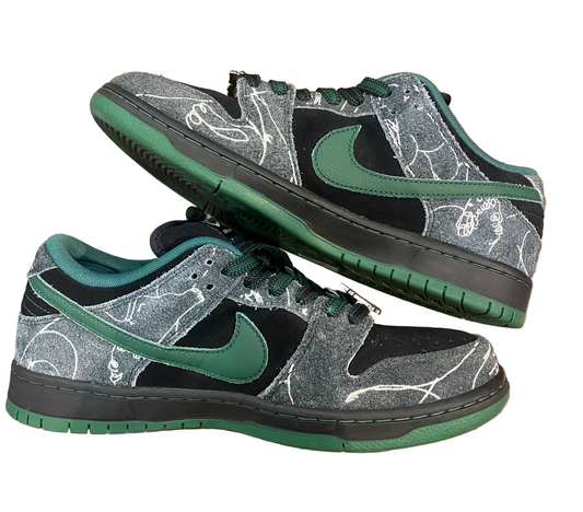 Preowned Nike SB Dunk Low There Skateboard Sz. 9.5